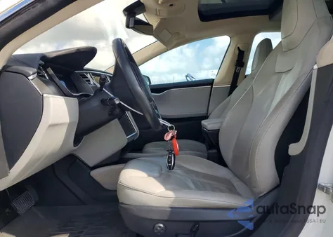 2014 Tesla Model S z USA, uszkodzony, nr VIN 5YJSA1S18EFP43340